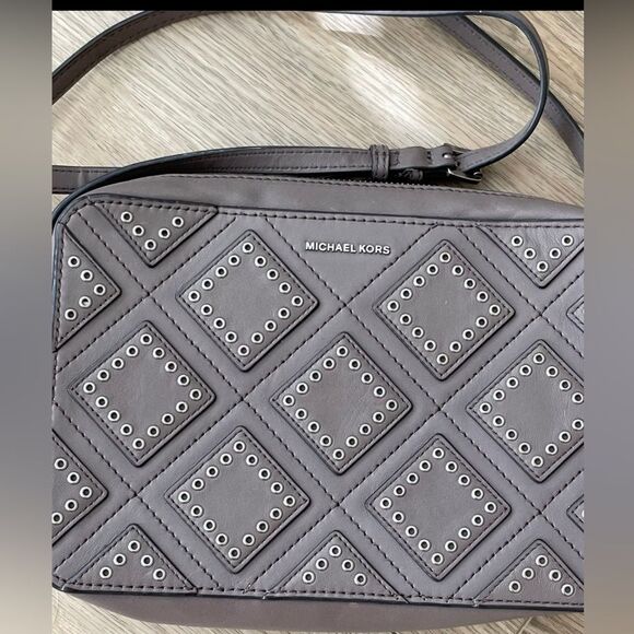 Michael Kors genuine Diamond Grommet Crossbody Leather Bag CINDER Neutral - Picture 8 of 12